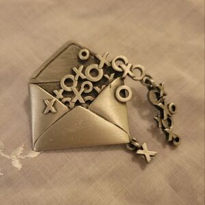 Vintage JJ Hugs & Kisses Brooch